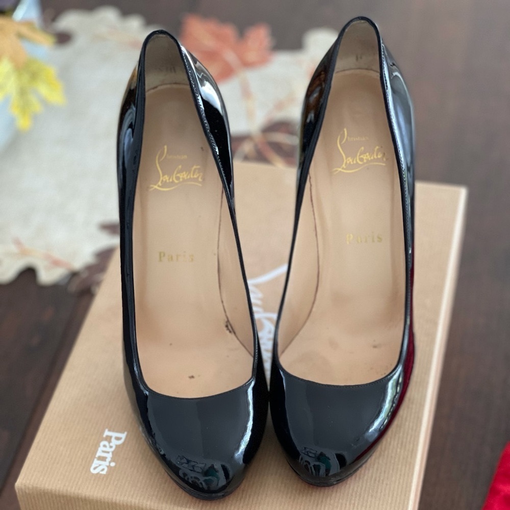 Christian Louboutin black leather pump